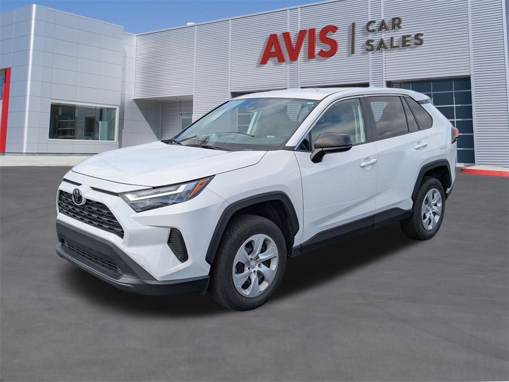 2024 Toyota RAV4 LE's photo