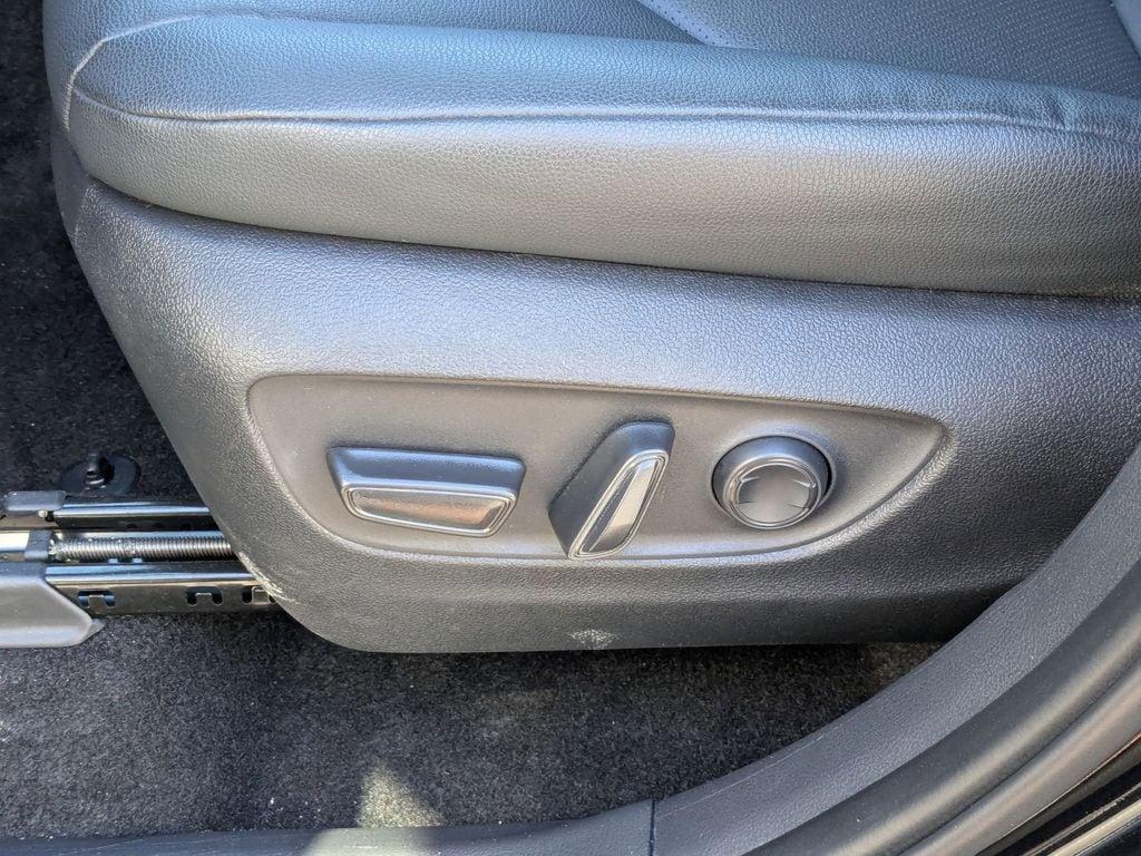 Thumbnail: 2025 Toyota Grand Highlander - 16