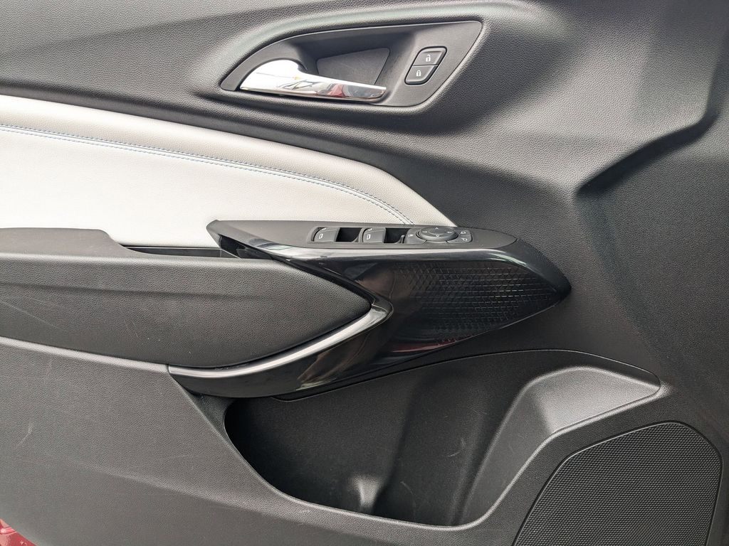 Thumbnail: 2025 Chevrolet Trax - 11