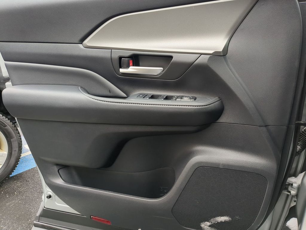 Thumbnail: 2025 Toyota Grand Highlander - 11