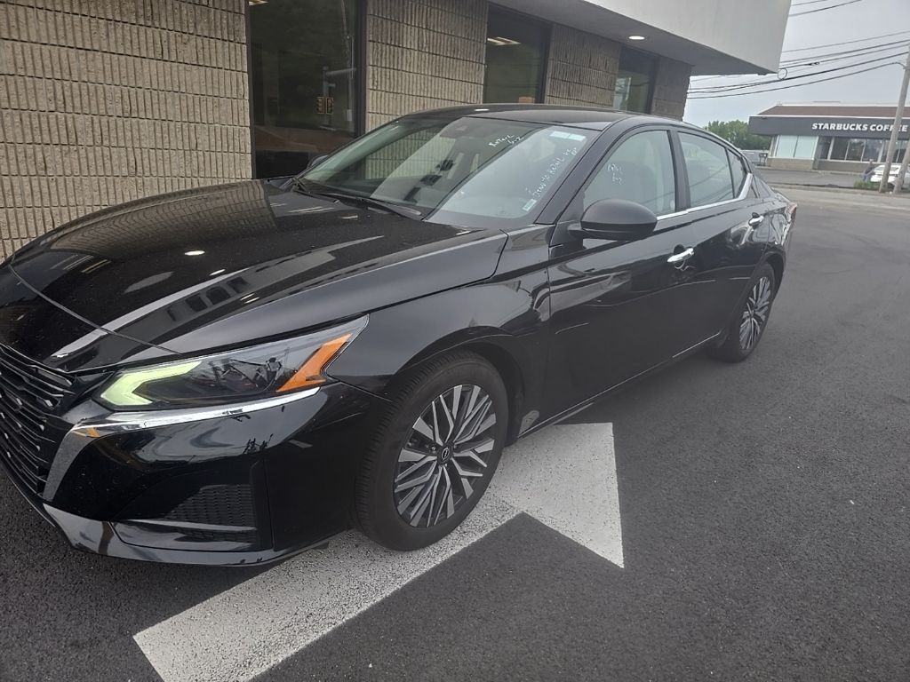 2025 Nissan Altima's photo