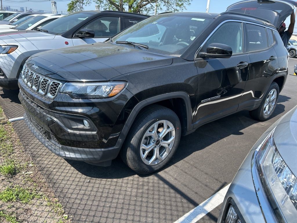 2025 Jeep Compass Latitude 4X4's photo