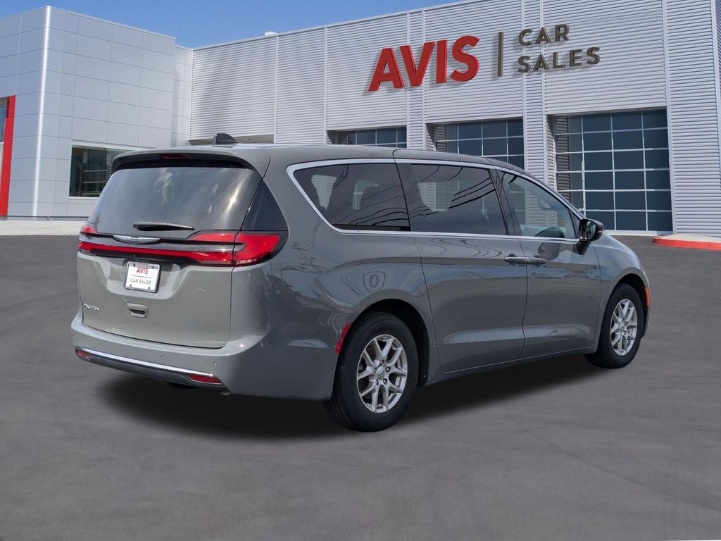 Thumbnail: 2025 Chrysler Pacifica - 6