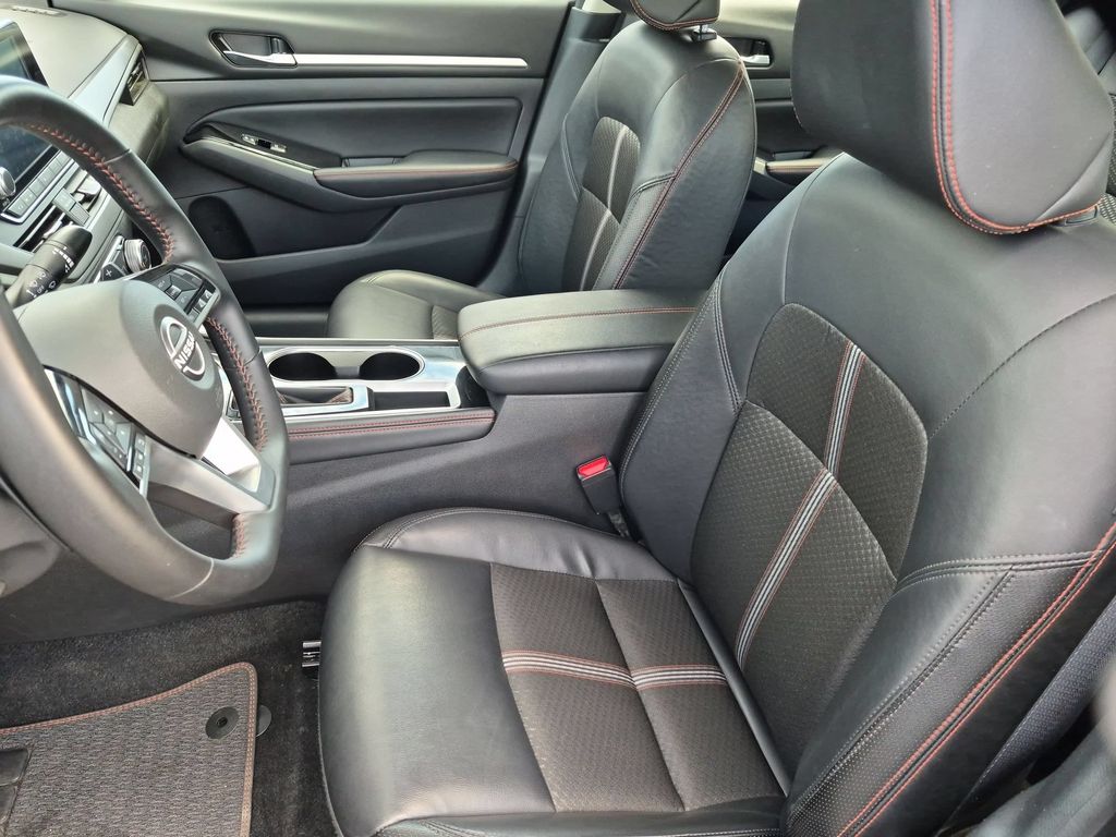 2025 Nissan Altima SR - Photo 24