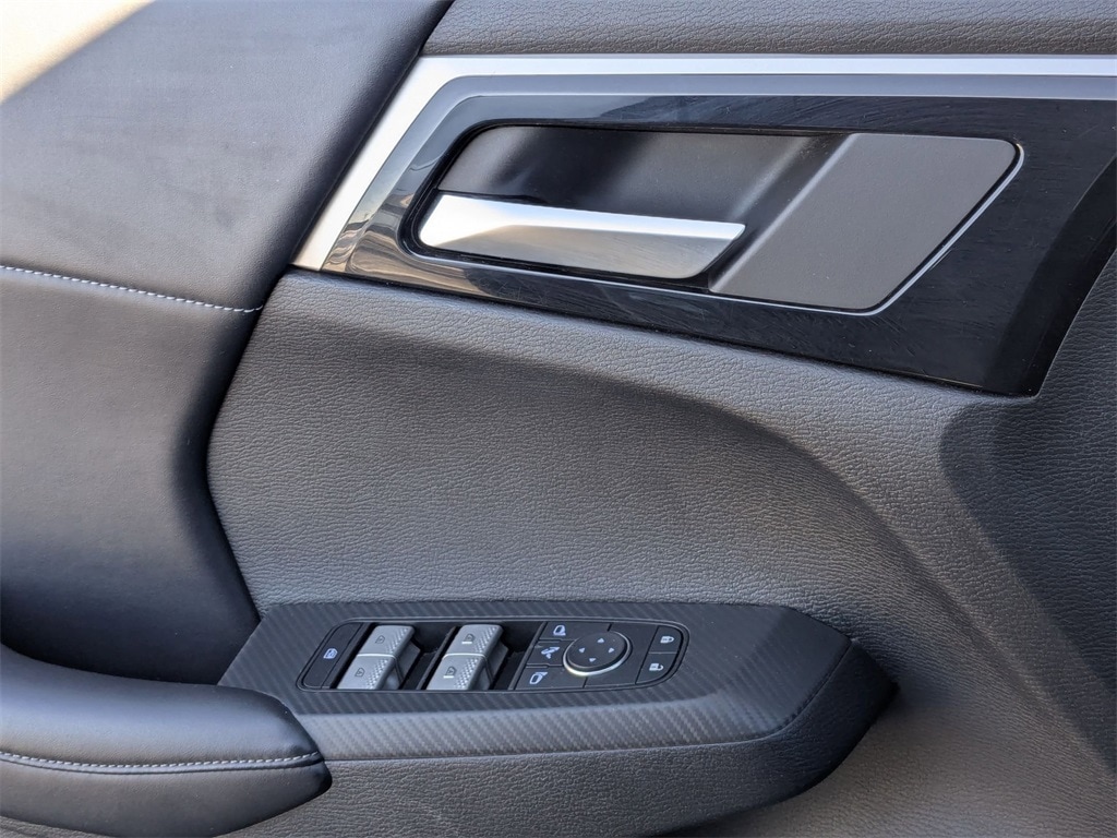 Thumbnail: 2024 Mitsubishi Outlander - 14