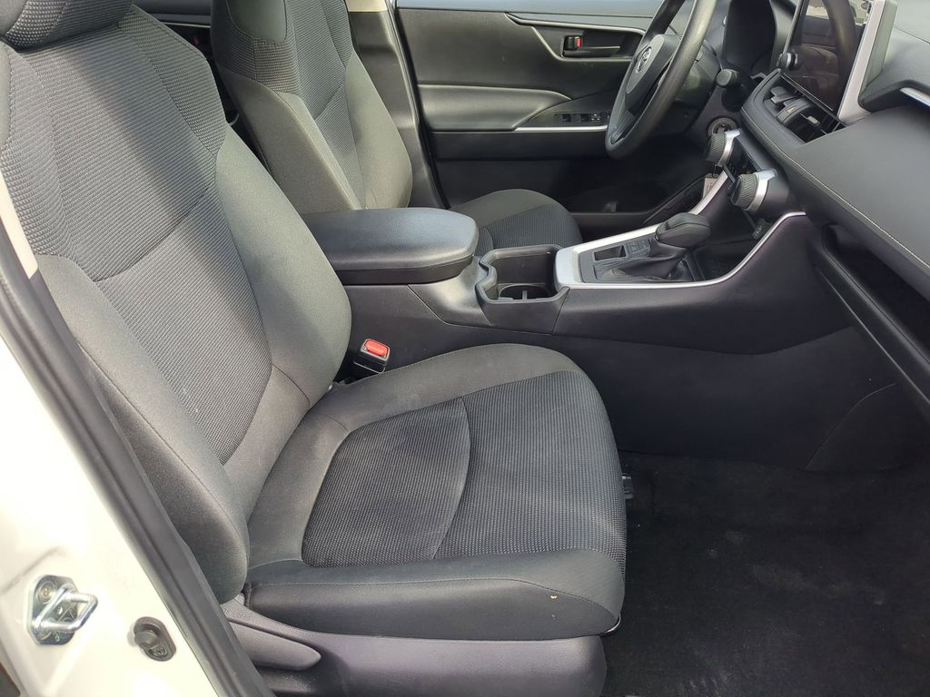 Thumbnail: 2024 Toyota RAV4 - 27