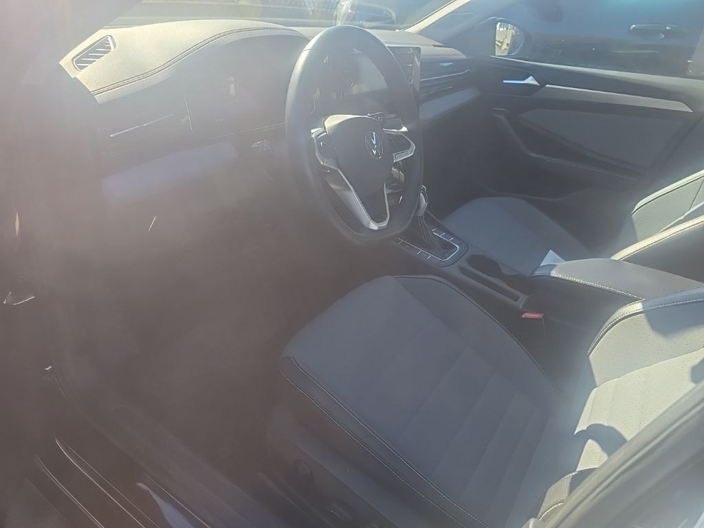 Certified 2025 Volkswagen Jetta 1.5T SE Sedan