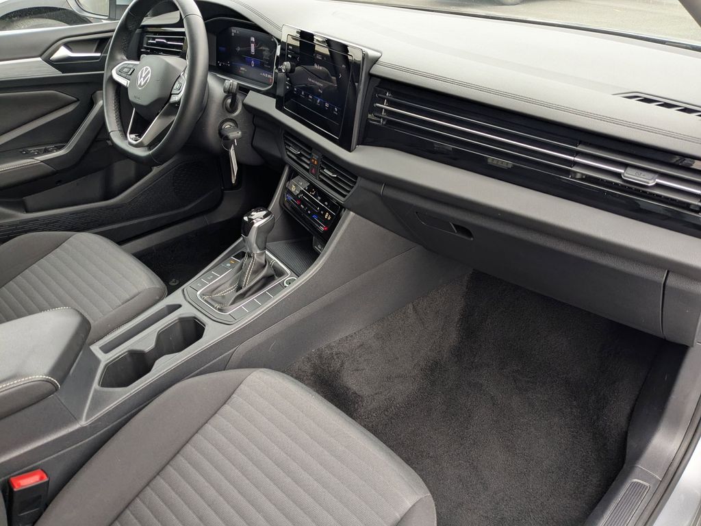 Thumbnail: 2025 Volkswagen Jetta - 30