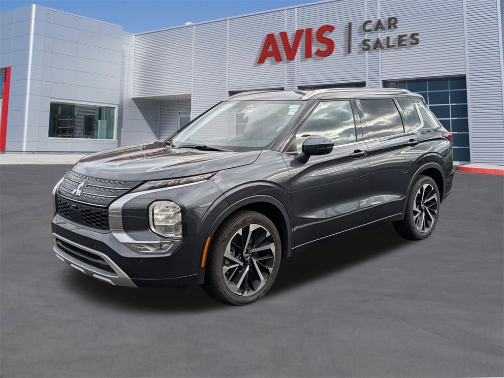 2024 Mitsubishi Outlander SEL's photo