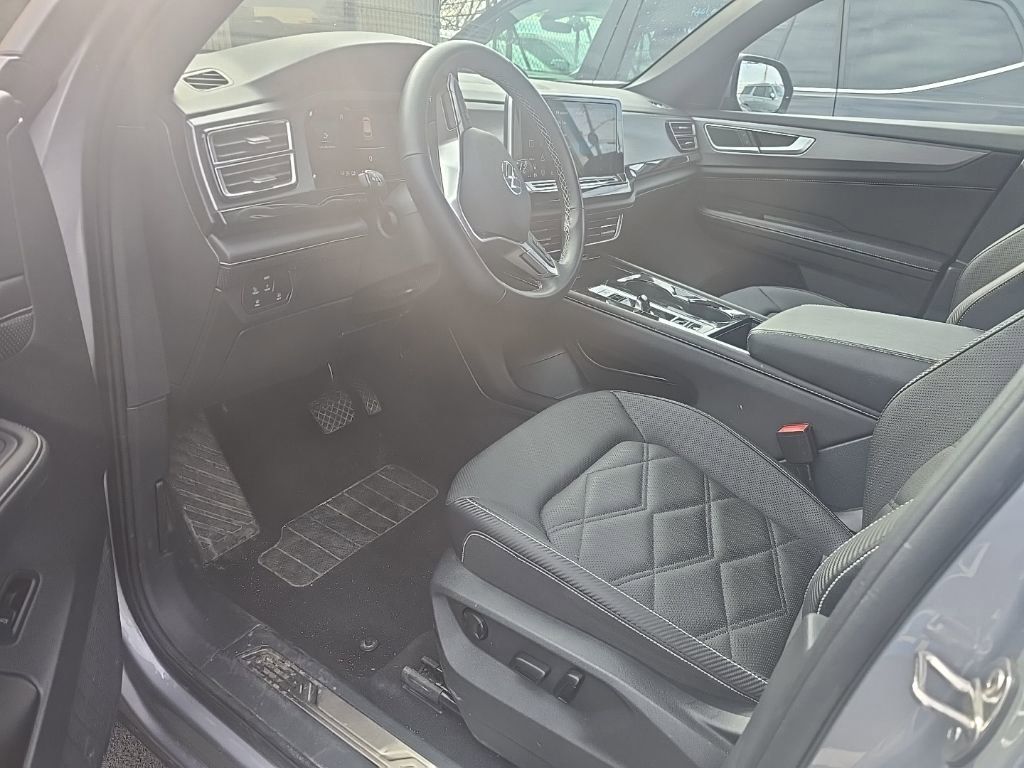 Thumbnail: 2025 Volkswagen Atlas - 6