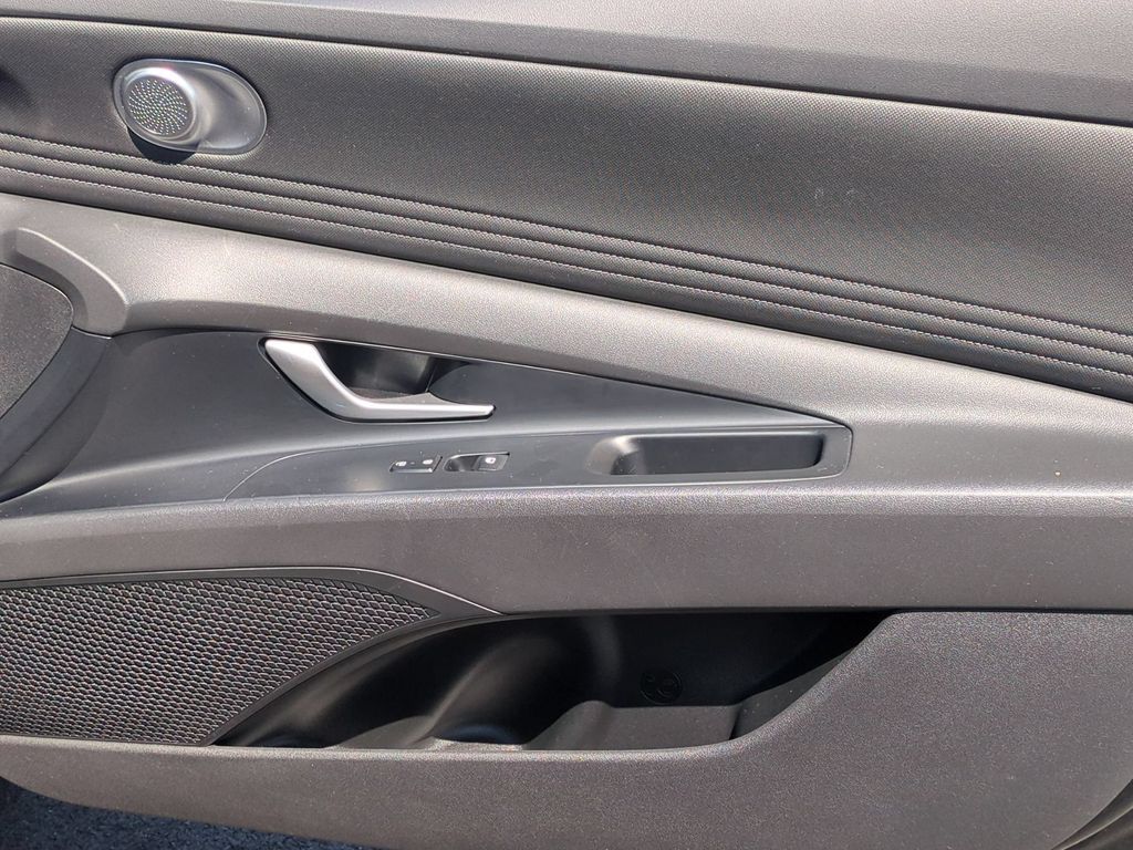 Thumbnail: 2025 Hyundai Elantra - 33