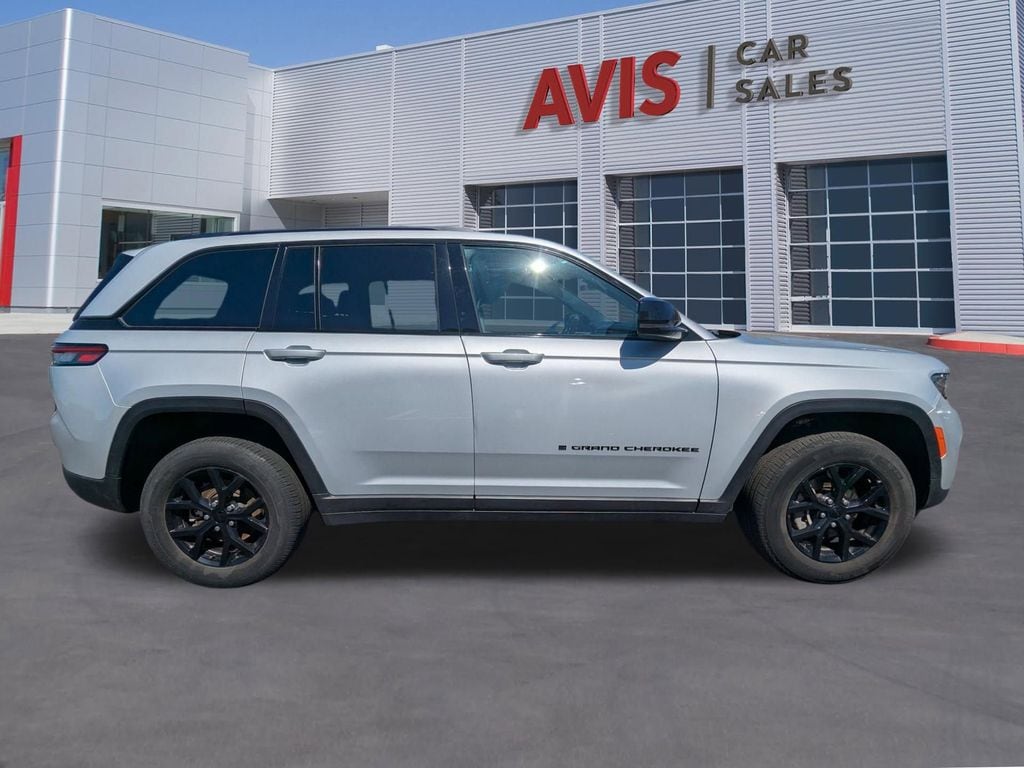 Thumbnail: 2025 Jeep Grand Cherokee - 5