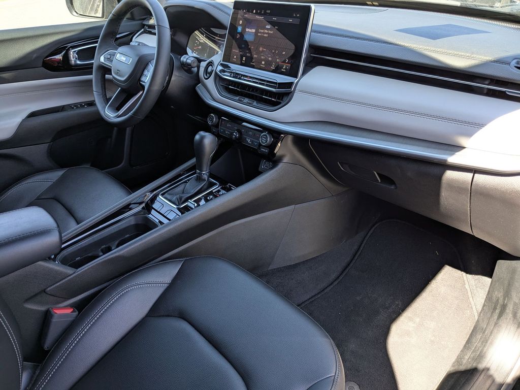 Thumbnail: 2025 Jeep Compass - 32