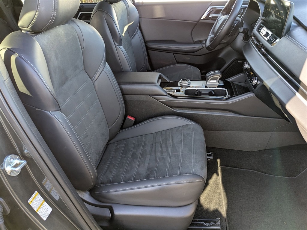 Thumbnail: 2025 Mitsubishi Outlander - 42