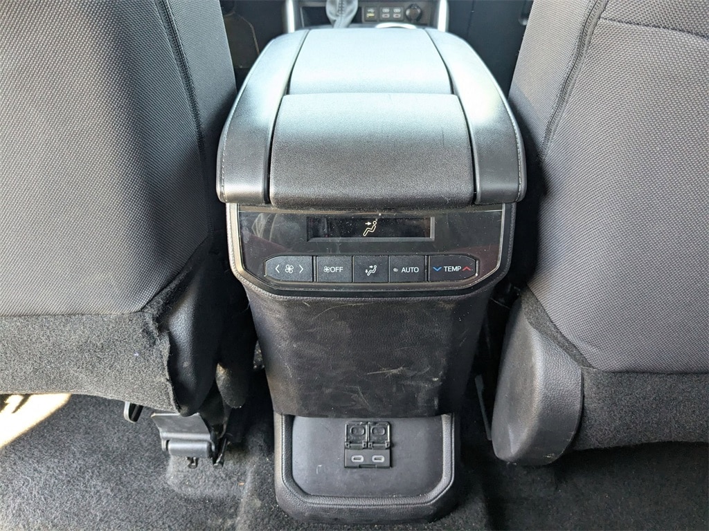 Thumbnail: 2024 Toyota Highlander - 28