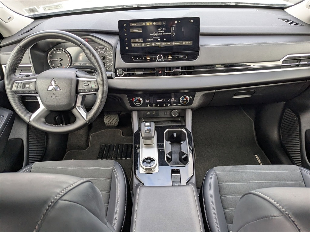 Thumbnail: 2025 Mitsubishi Outlander - 32