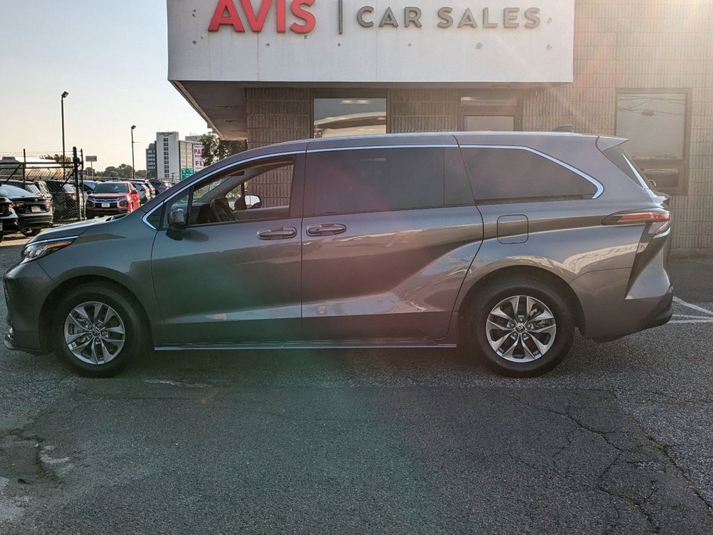 Thumbnail: 2022 Toyota Sienna - 7