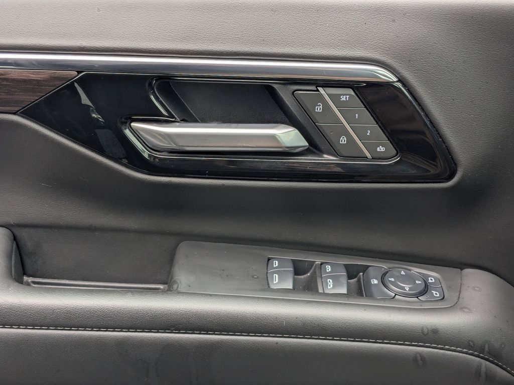 Thumbnail: 2025 Chevrolet Tahoe - 13