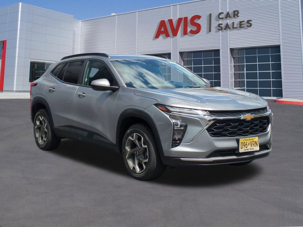 Thumbnail: 2025 Chevrolet Trax - 3