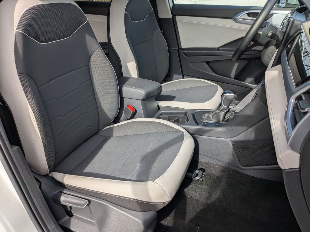 Thumbnail: 2025 Volkswagen Taos - 33