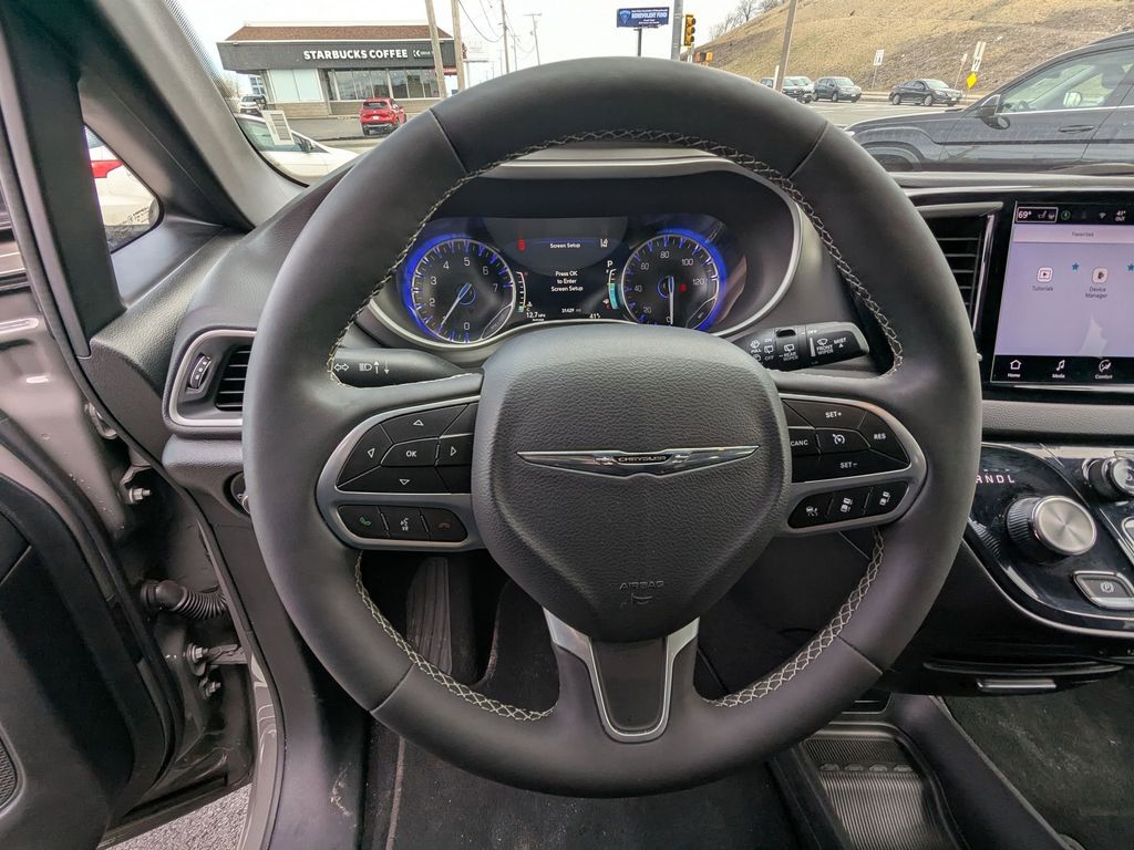 Thumbnail: 2025 Chrysler Pacifica - 17