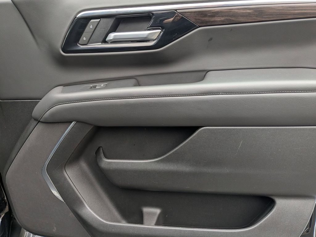 Thumbnail: 2025 Chevrolet Tahoe - 32