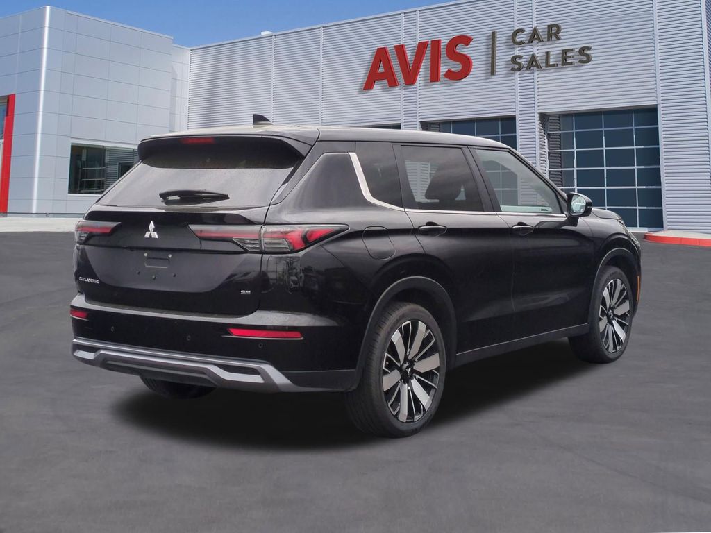 Thumbnail: 2025 Mitsubishi Outlander - 6