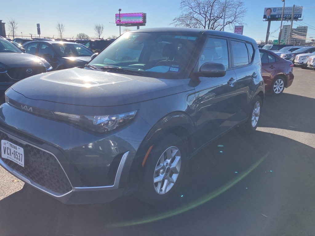 2024 Kia Soul LX's photo