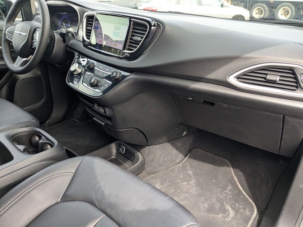 Thumbnail: 2025 Chrysler Pacifica - 34