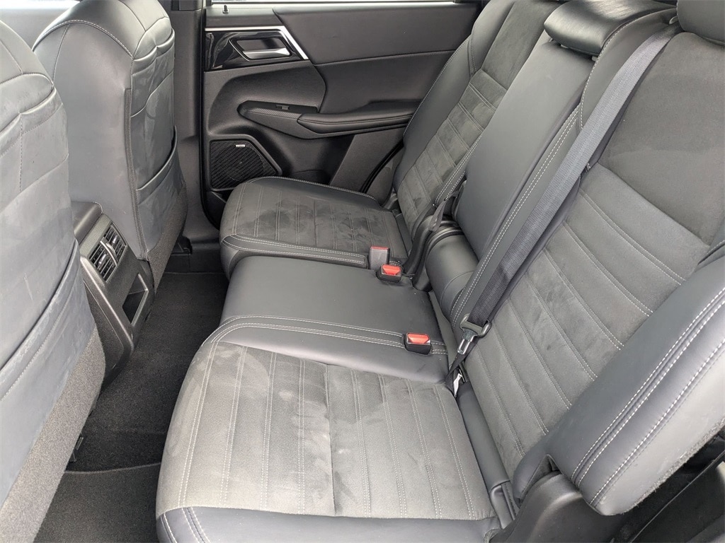 Thumbnail: 2025 Mitsubishi Outlander - 28