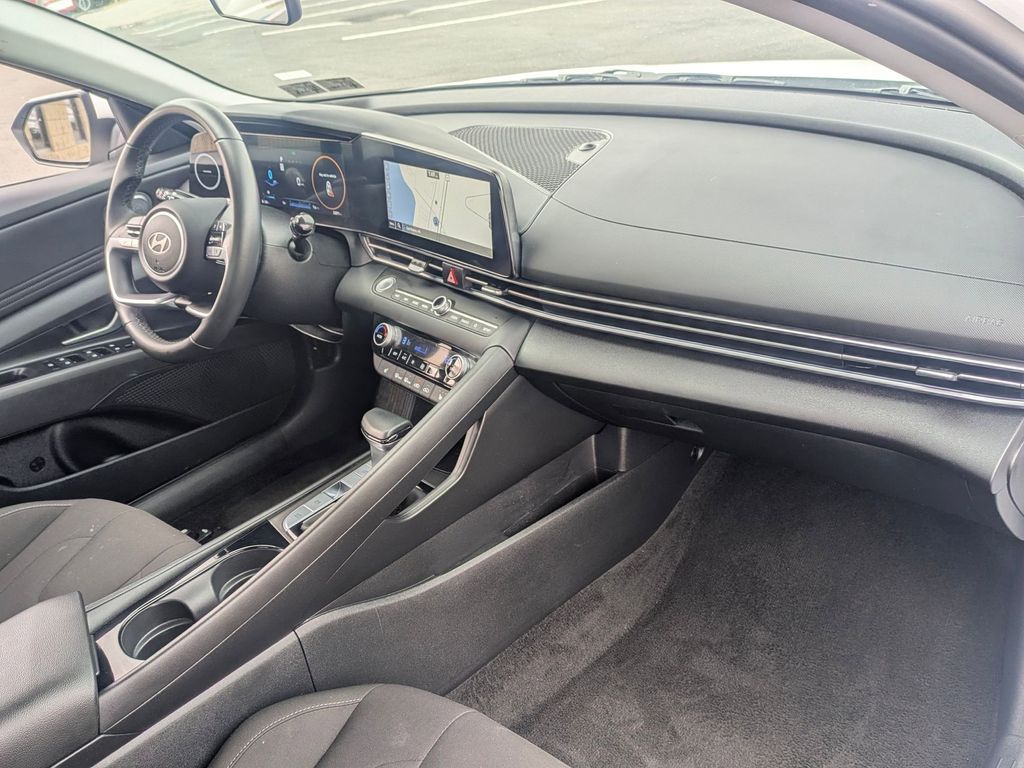 Thumbnail: 2025 Hyundai Elantra - 40