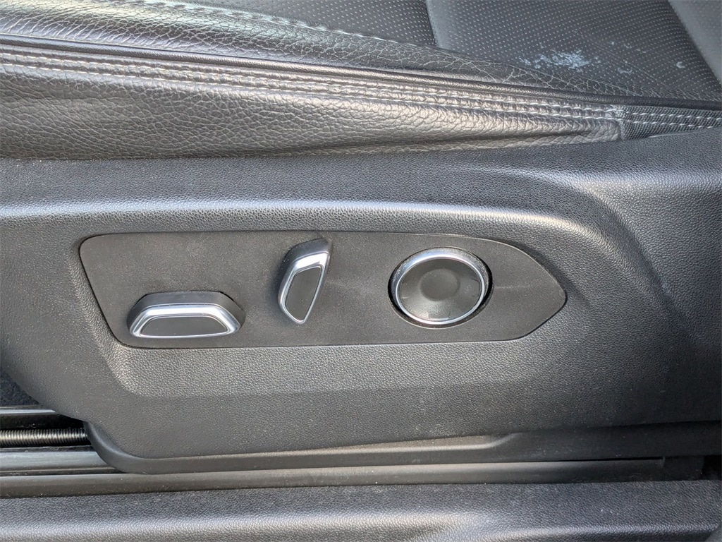 Thumbnail: 2023 GMC Yukon - 16