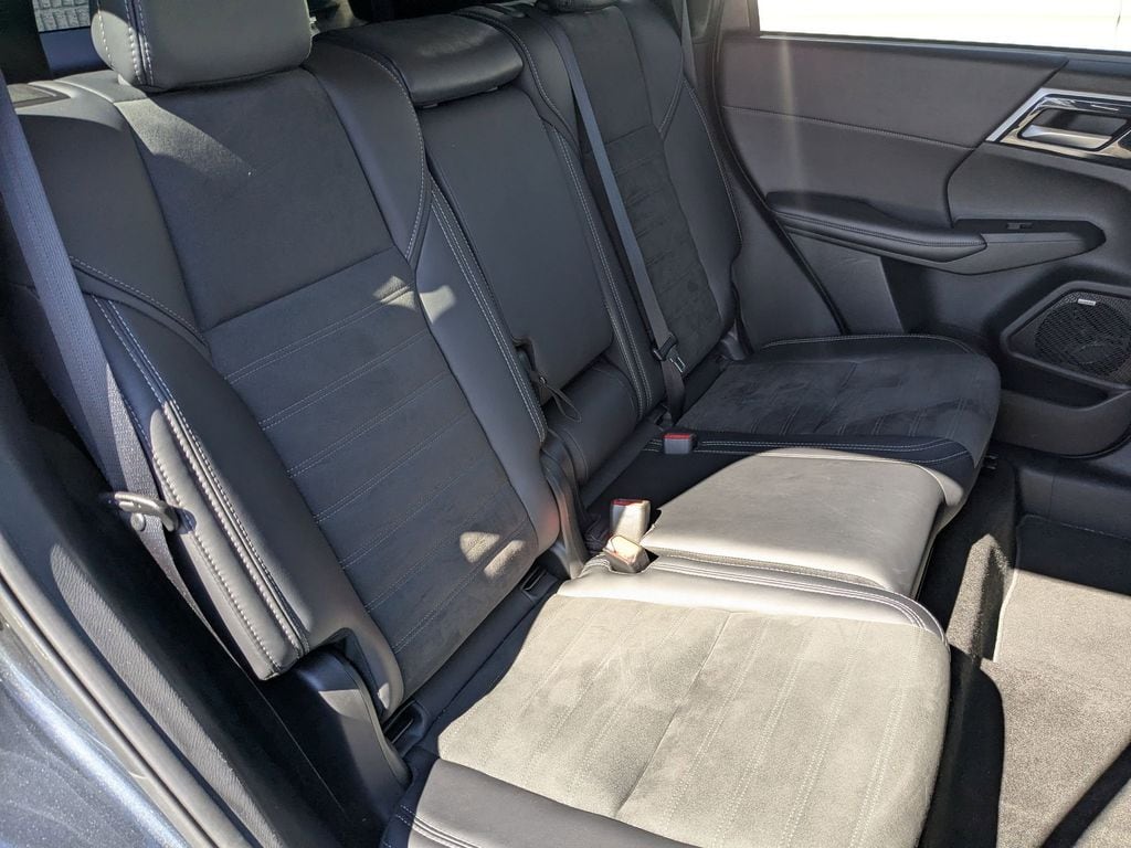 Thumbnail: 2025 Mitsubishi Outlander - 31