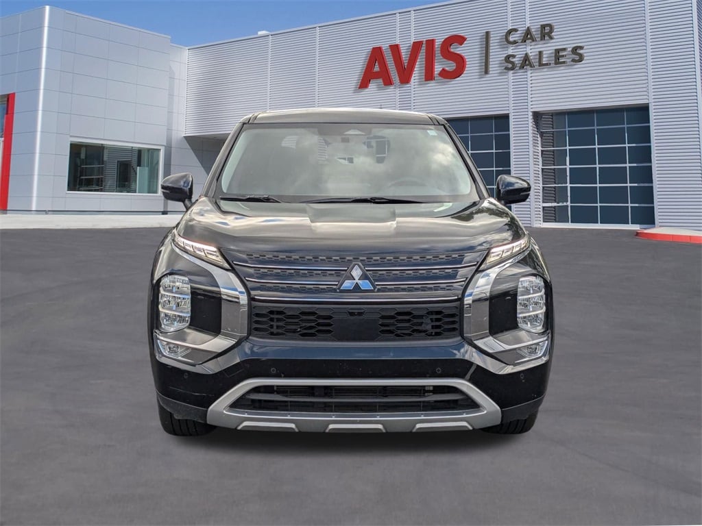 Thumbnail: 2024 Mitsubishi Outlander - 10