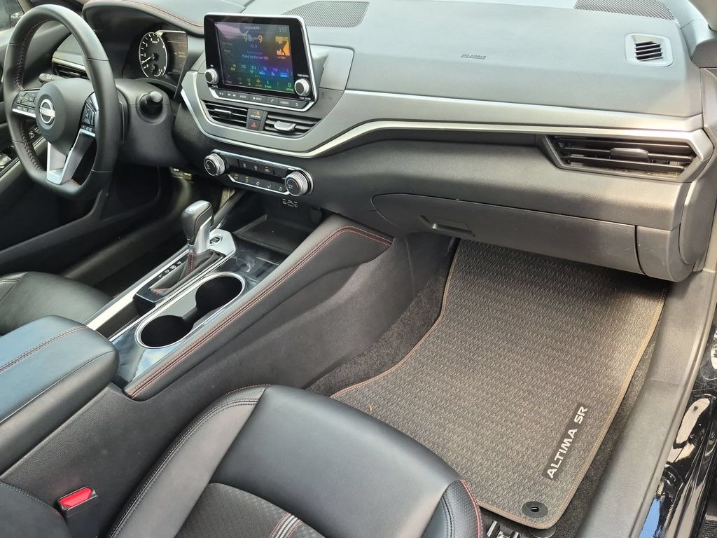 2025 Nissan Altima SR - Photo 31