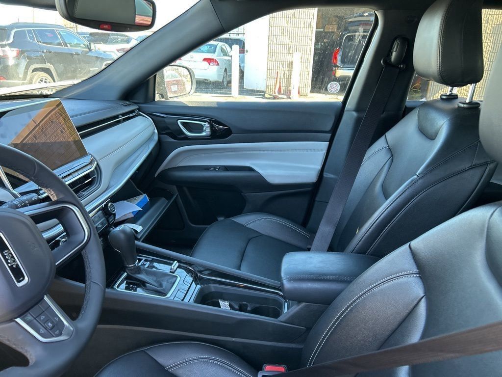 Thumbnail: 2025 Jeep Compass - 10