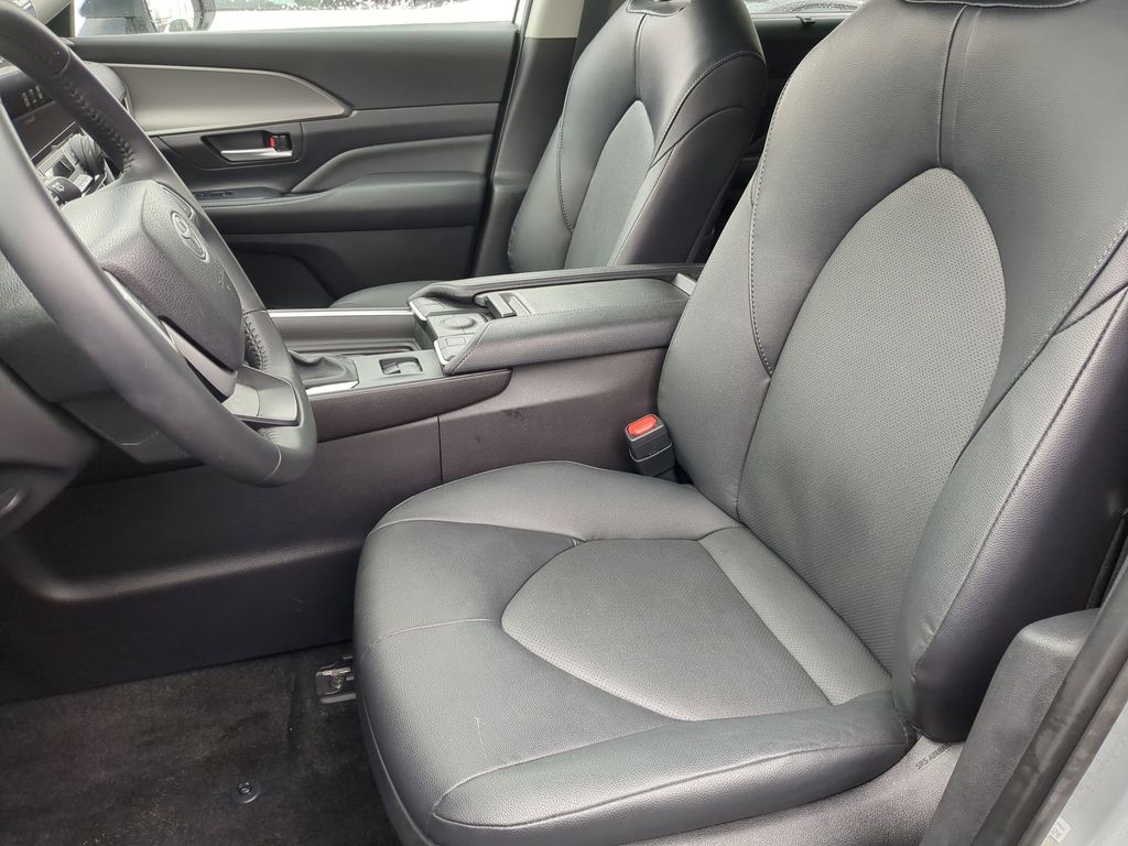 Thumbnail: 2025 Toyota Grand Highlander - 25