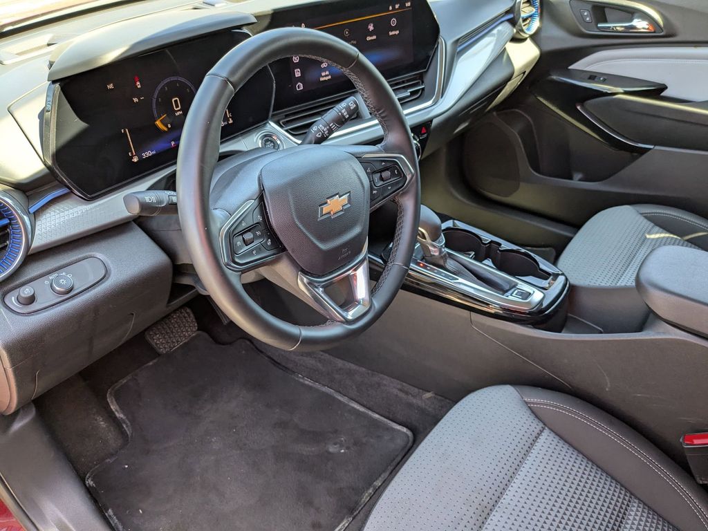 Thumbnail: 2025 Chevrolet Trax - 14