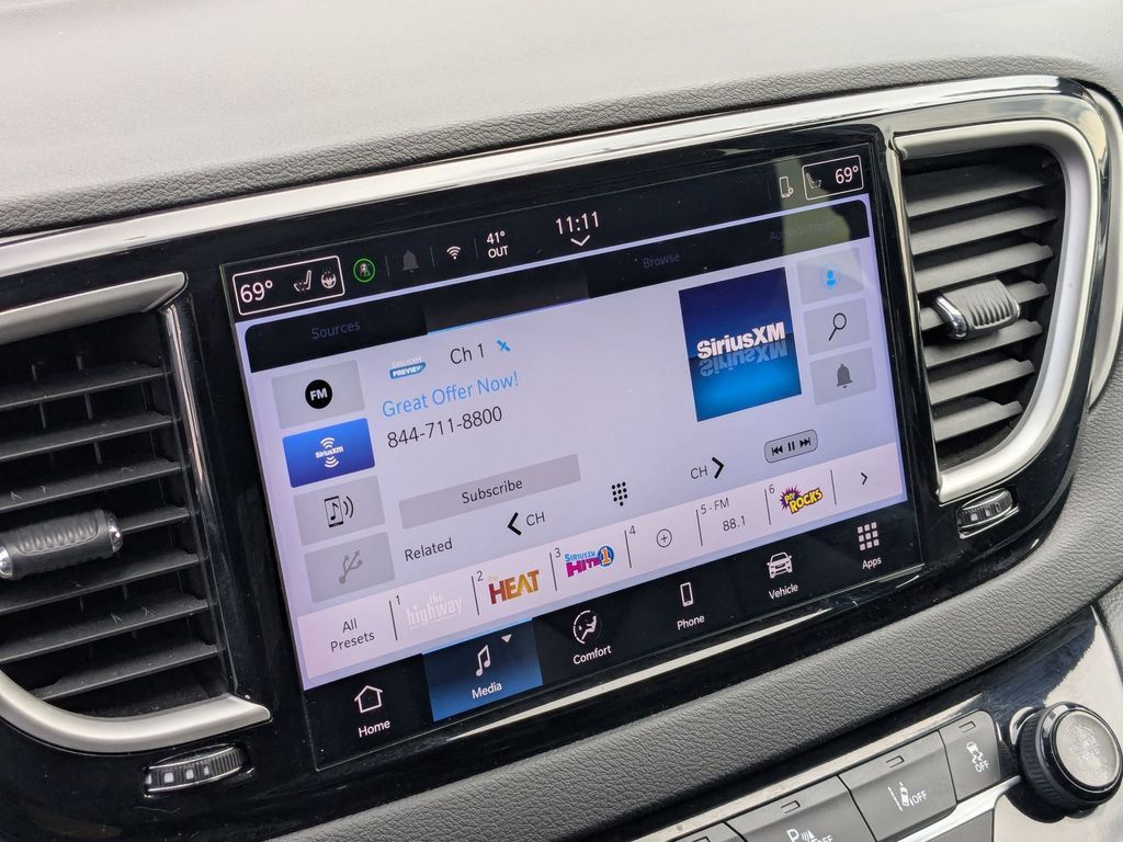 Thumbnail: 2025 Chrysler Pacifica - 21