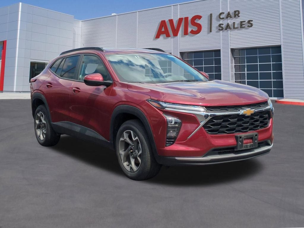 Thumbnail: 2025 Chevrolet Trax - 3