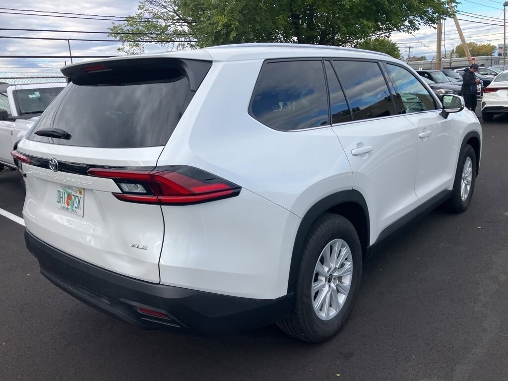 2025 Toyota Grand Highlander Limited photo 3