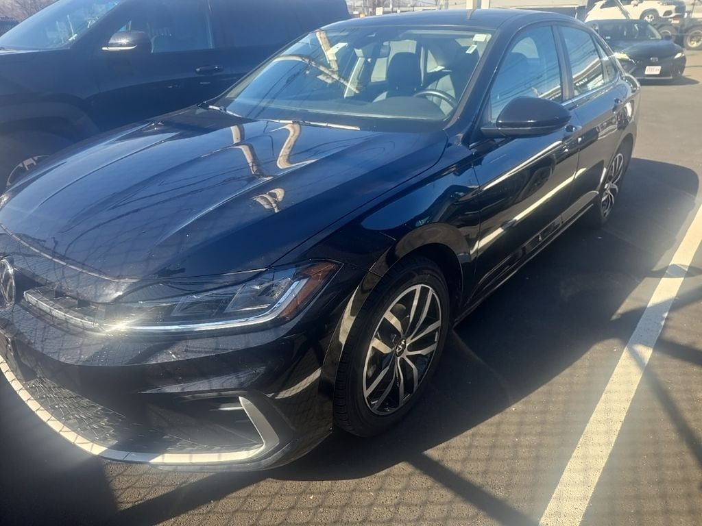 Certified 2025 Volkswagen Jetta 1.5T SE Sedan