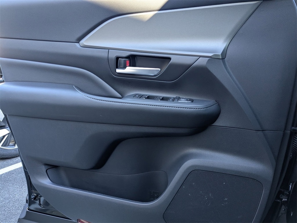 Thumbnail: 2025 Toyota Grand Highlander - 13