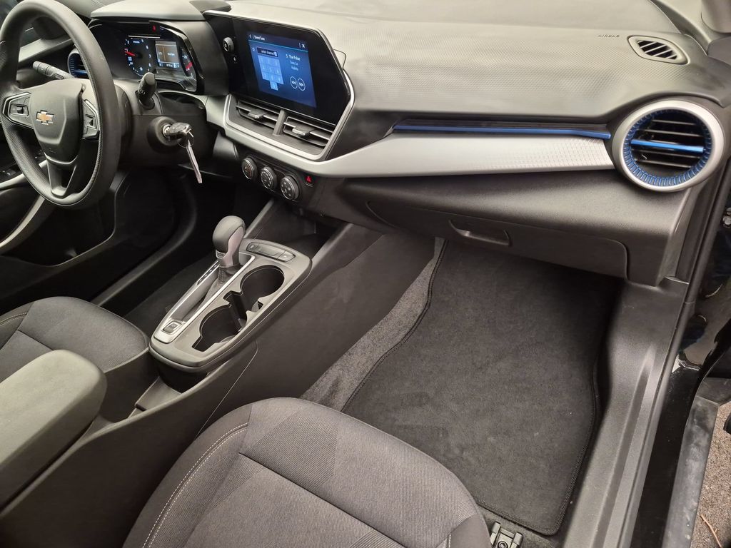 Thumbnail: 2025 Chevrolet Trax - 28