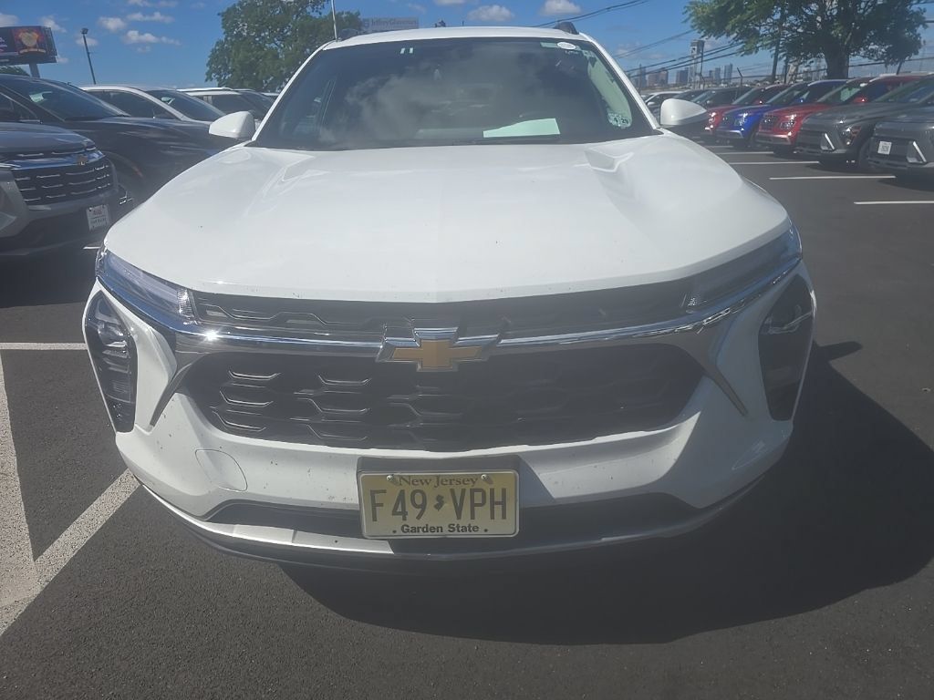 Thumbnail: 2025 Chevrolet Trax - 2