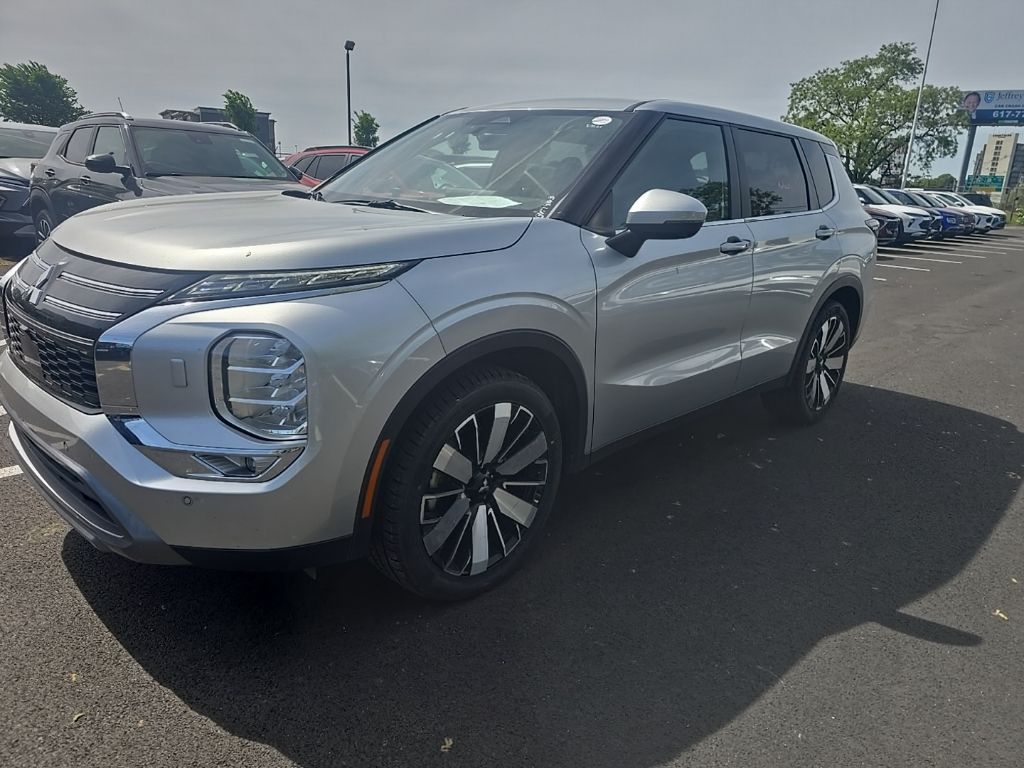 2025 Mitsubishi Outlander's photo