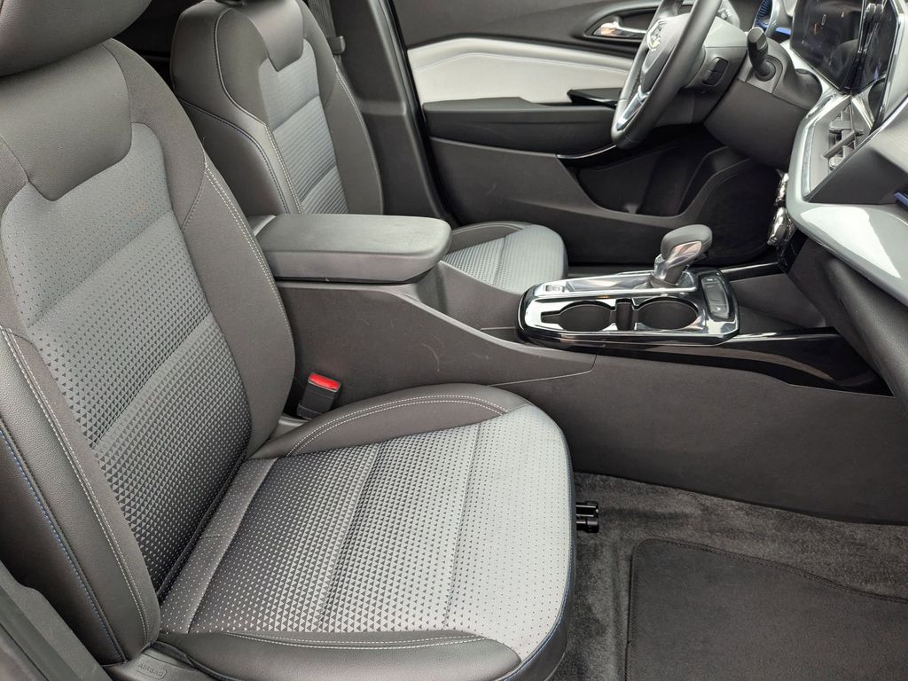 Thumbnail: 2025 Chevrolet Trax - 30