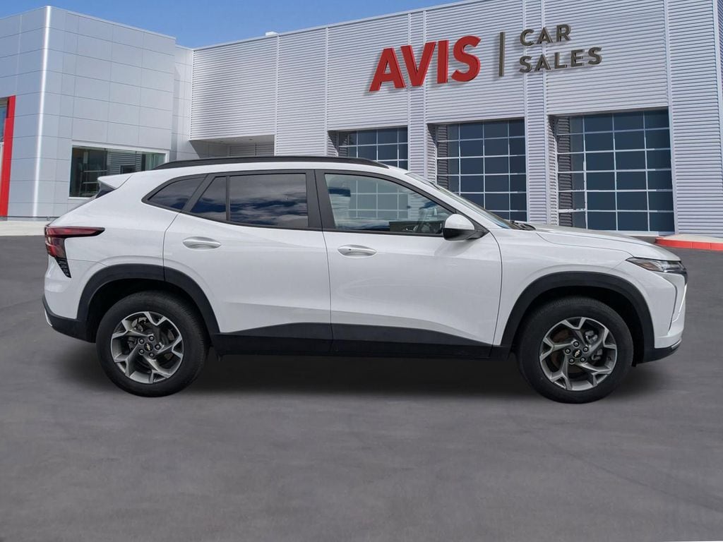 Thumbnail: 2025 Chevrolet Trax - 5