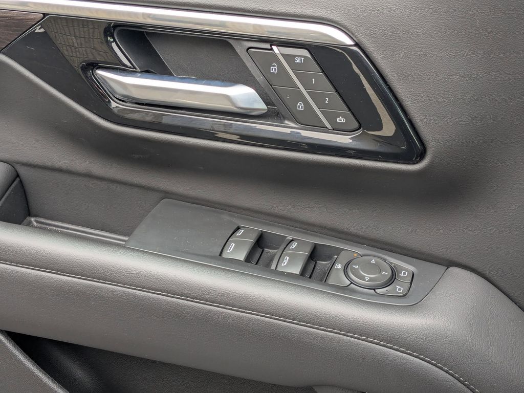 Thumbnail: 2025 Chevrolet Tahoe - 13