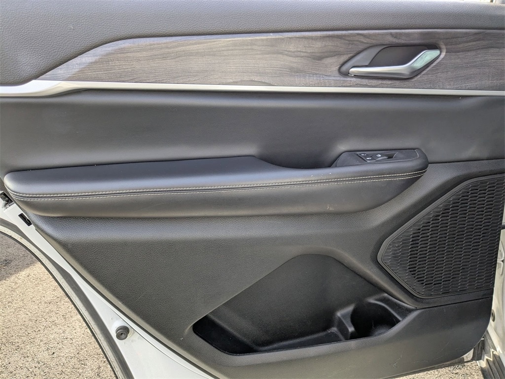 Thumbnail: 2023 Jeep Grand Cherokee L - 23